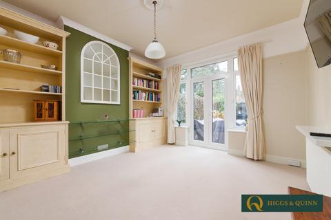 5 Highwoods, Leatherhead, KT22 8RR