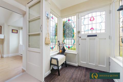 5 Highwoods, Leatherhead, KT22 8RR