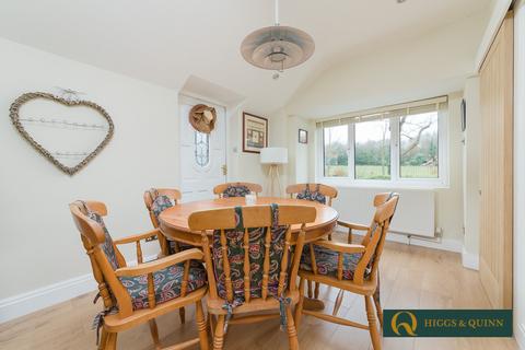 5 Highwoods, Leatherhead, KT22 8RR