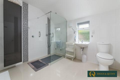 5 Highwoods, Leatherhead, KT22 8RR