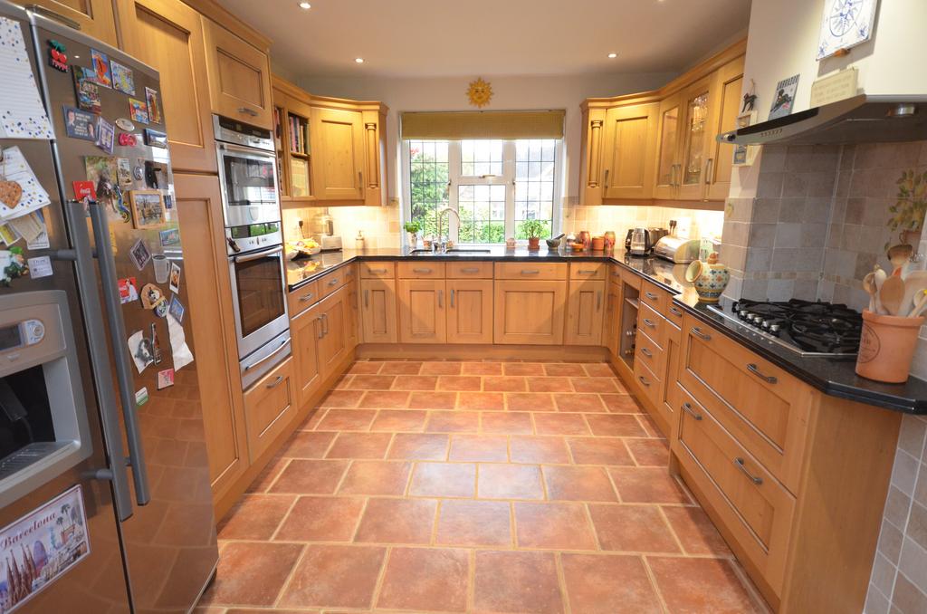 Broomleaf Road, Farnham, Surrey, GU9 4 bed detached house £1,500,000