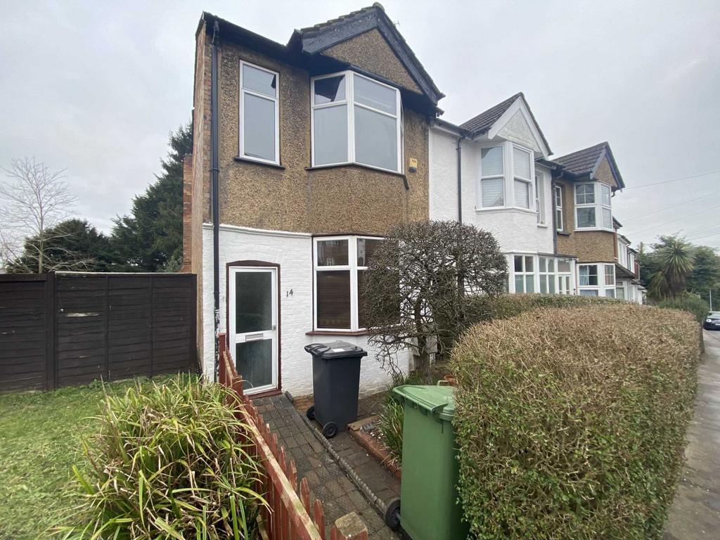 Aldenham Road, Radlett 3 bed semidetached house £1,600 pcm (£369 pw)