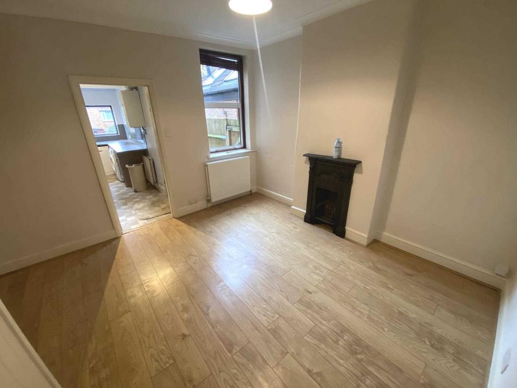 Aldenham Road, Radlett 3 bed semidetached house £1,600 pcm (£369 pw)