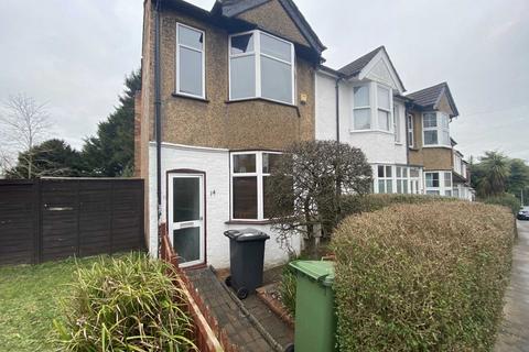 3 bedroom semi-detached house to rent, Aldenham Road, Radlett