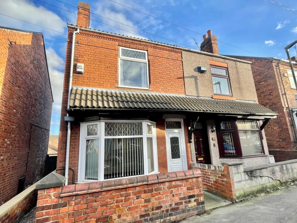 Priory Road, Alfreton, Derbyshire... 2 bed semidetached house £130,000