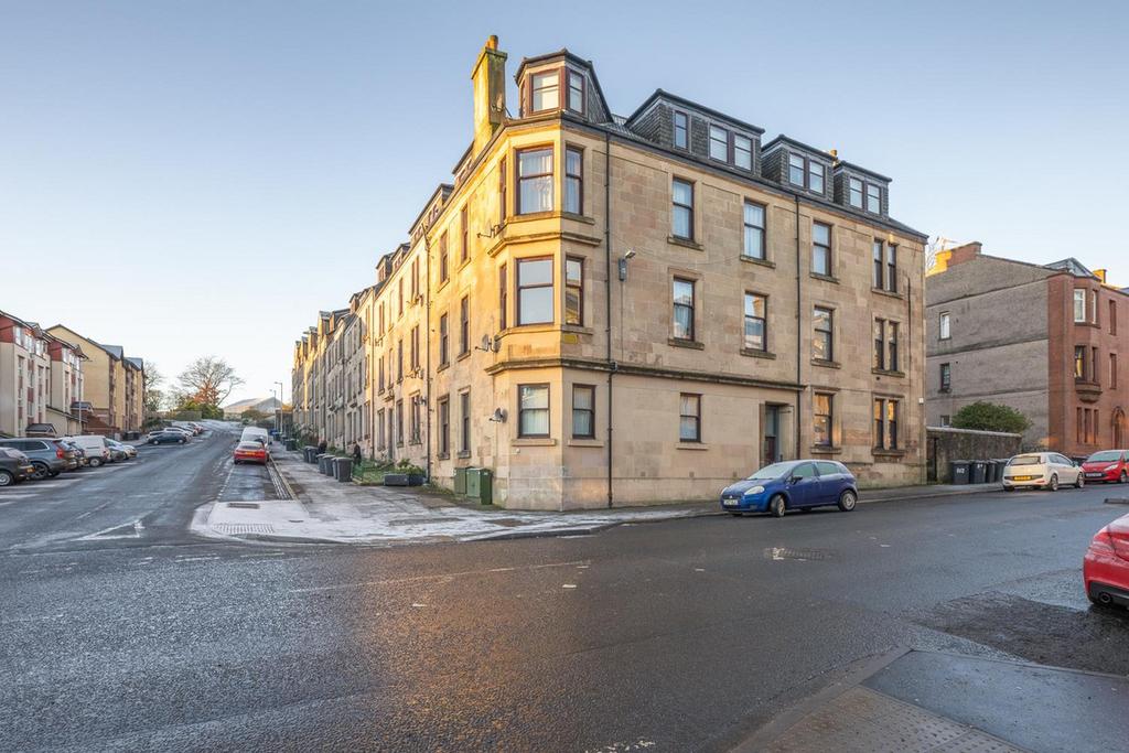 South Street, Greenock PA16 2 bed flat £500 pcm (£115 pw)