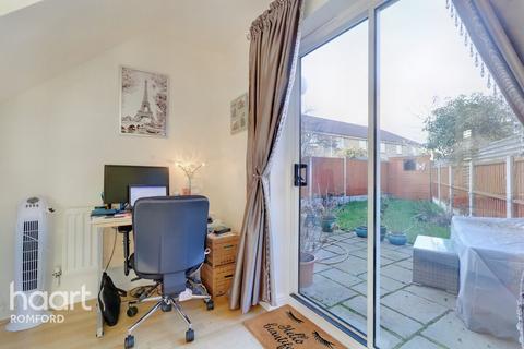2 Lupin Close, Rush Green, Romford, RM7 0WY