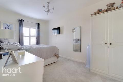2 Lupin Close, Rush Green, Romford, RM7 0WY