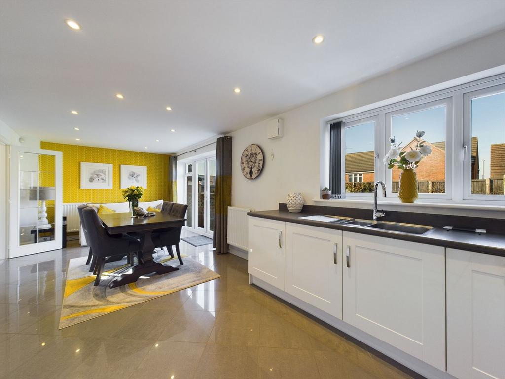 Kitchen/dining/living room