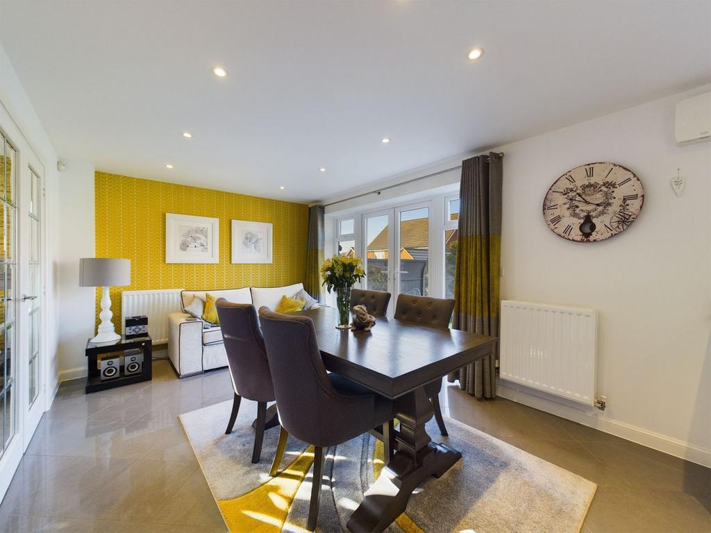 Kitchen/dining/living room