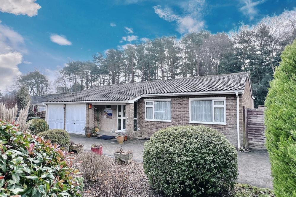 Heath Road, St Leonards, Ringwood, BH24 2PZ 3 bed detached bungalow for