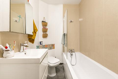 1 bedroom apartment for sale, Fellmongers Yard, Croydon, CR0