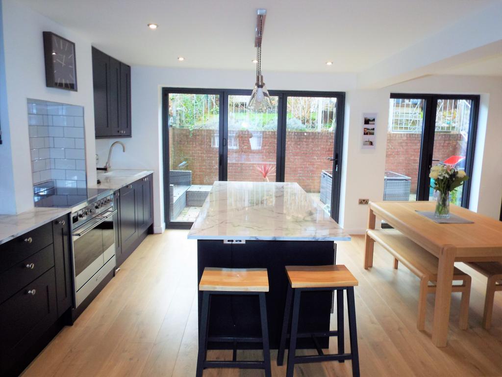 160 Overland Road, Mumbles, Swansea SA3 4EU 3 bed semidetached house