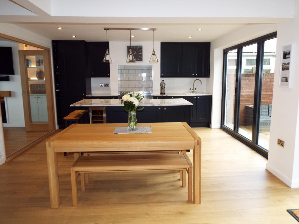 160 Overland Road, Mumbles, Swansea SA3 4EU 3 bed semidetached house