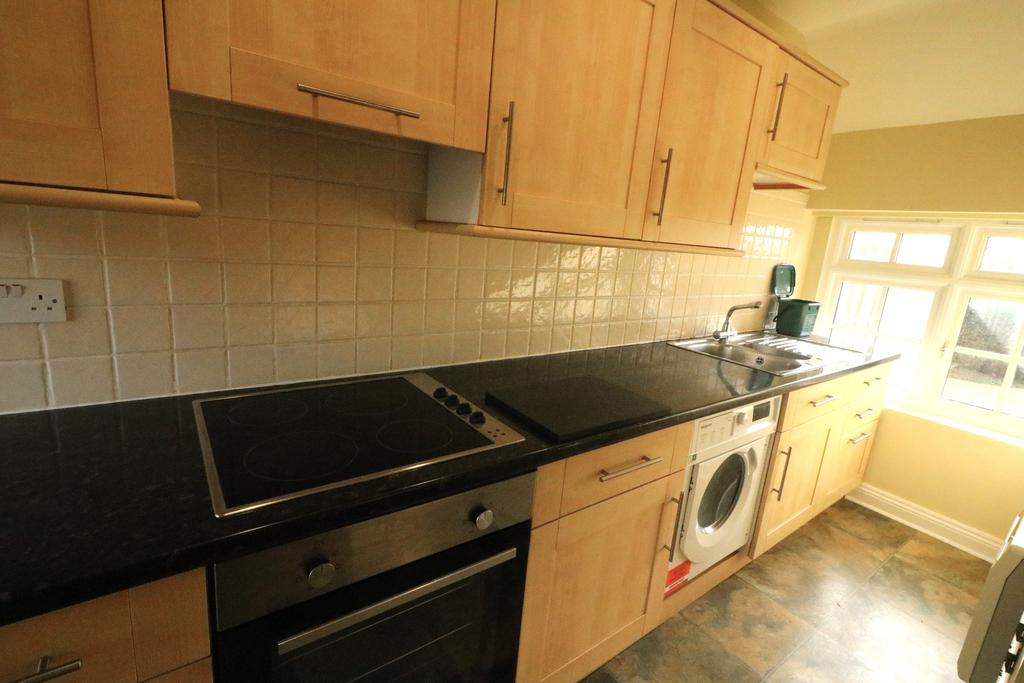 Nup End, Old Knebworth, SG3 2 bed flat £1,100 pcm (£254 pw)