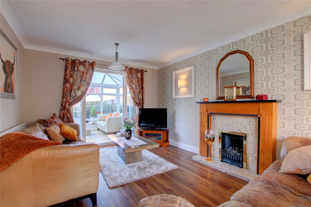 Swan Drive, Droitwich... 4 bed detached house £480,000