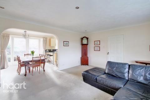 27 Albert Close, Rochford, SS4 3EY