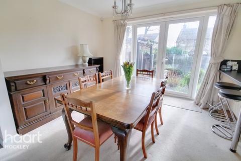 27 Albert Close, Rochford, SS4 3EY