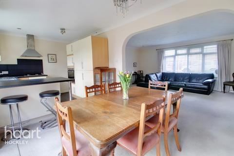 27 Albert Close, Rochford, SS4 3EY