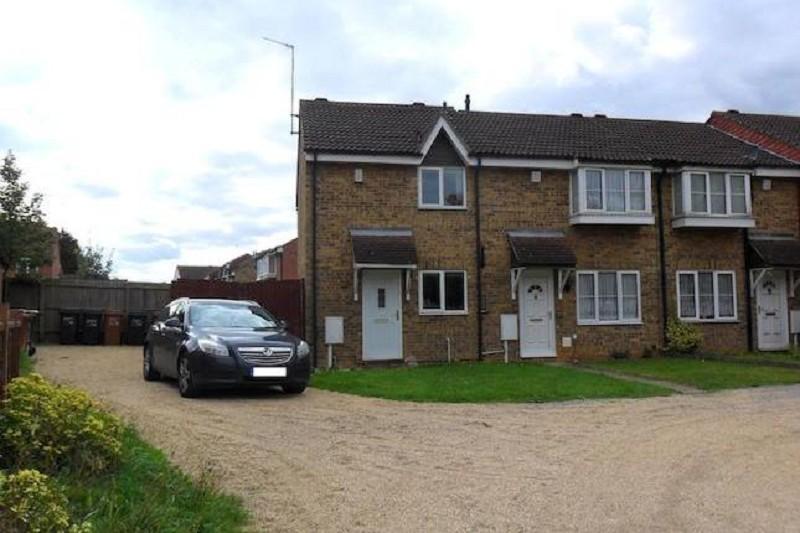 Dore Close, Northampton... 3 bed end of terrace house £875 pcm (£202 pw)