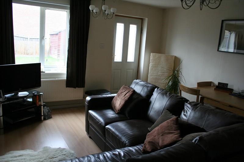 Dore Close, Northampton... 3 bed end of terrace house £875 pcm (£202 pw)