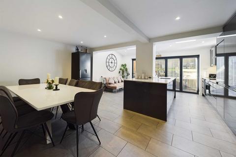 107 Beechfield Road, Boxmoor, Hemel Hempstead, HP1 1NZ