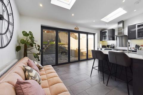 107 Beechfield Road, Boxmoor, Hemel Hempstead, HP1 1NZ