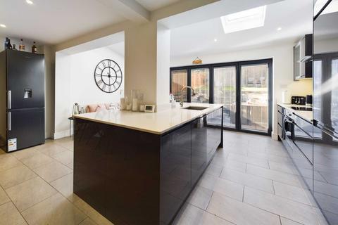 107 Beechfield Road, Boxmoor, Hemel Hempstead, HP1 1NZ