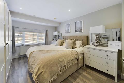 107 Beechfield Road, Boxmoor, Hemel Hempstead, HP1 1NZ