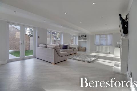 42 Rowhedge, Brentwood, CM13 2TS