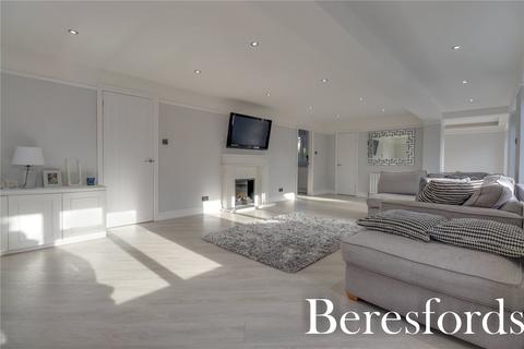 42 Rowhedge, Brentwood, CM13 2TS