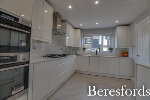 42 Rowhedge, Brentwood, CM13 2TS