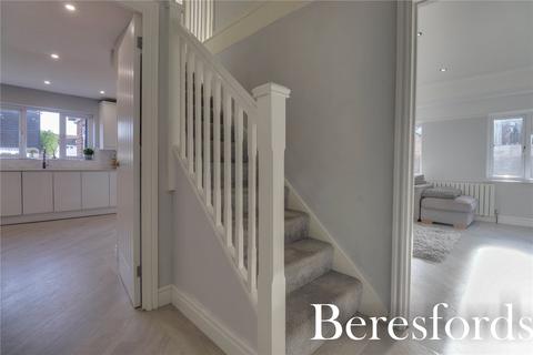 42 Rowhedge, Brentwood, CM13 2TS