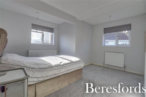 42 Rowhedge, Brentwood, CM13 2TS