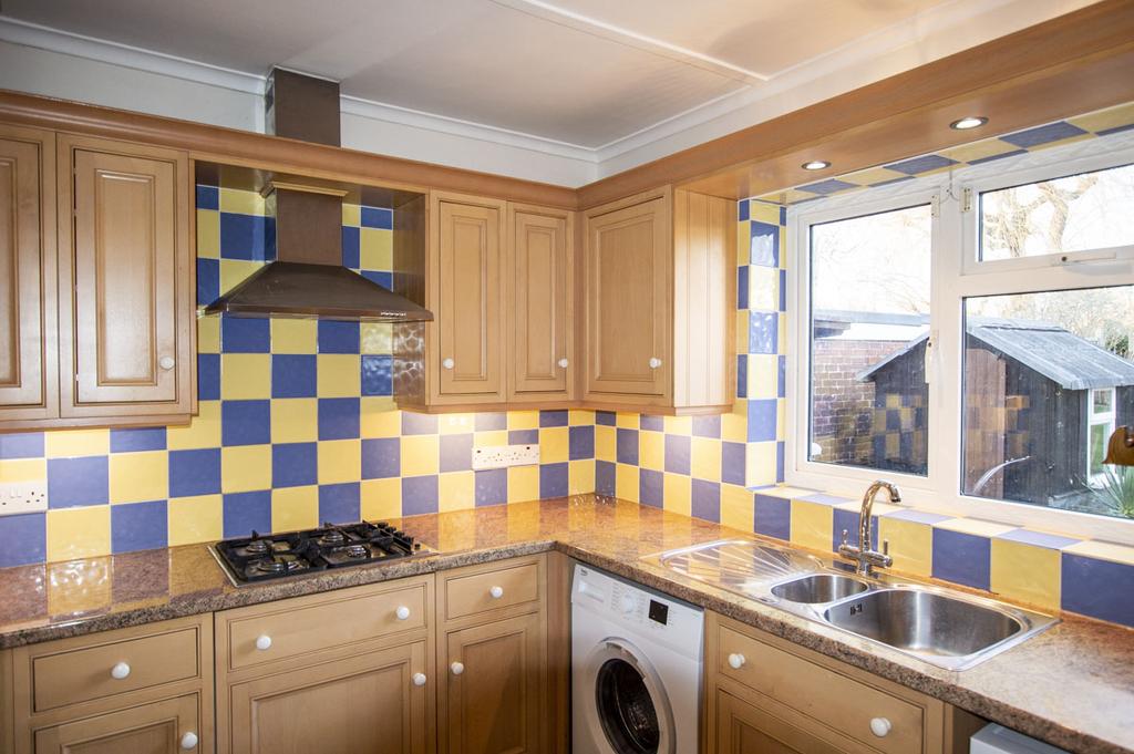 Adastra Avenue, Hassocks BN6 3 bed detached house £1,650 pcm (£381 pw)
