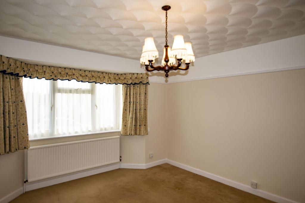 Adastra Avenue, Hassocks BN6 3 bed detached house £1,650 pcm (£381 pw)