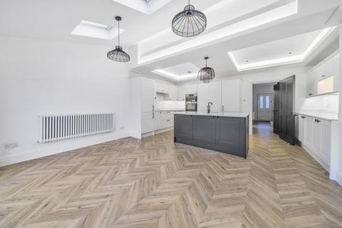 17 Eden Way, Beckenham, BR3 3DN
