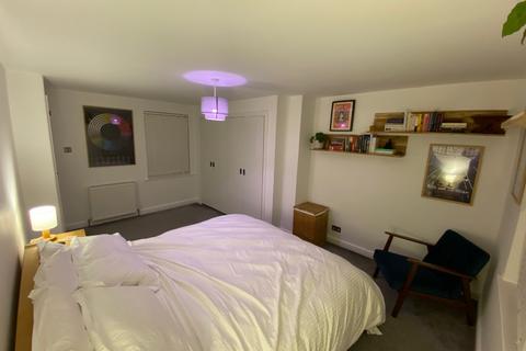 2 bedroom semi-detached house to rent, Clermiston View, Clermiston, Edinburgh, EH4