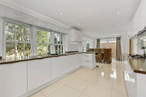 15 Haymeads Drive, Esher, KT10 9EX