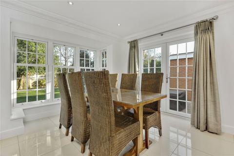15 Haymeads Drive, Esher, KT10 9EX