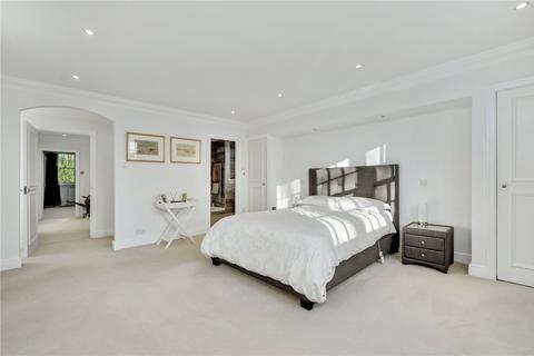 15 Haymeads Drive, Esher, KT10 9EX