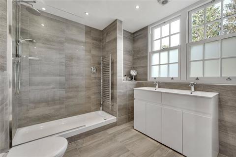 15 Haymeads Drive, Esher, KT10 9EX