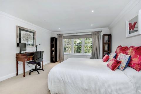 15 Haymeads Drive, Esher, KT10 9EX