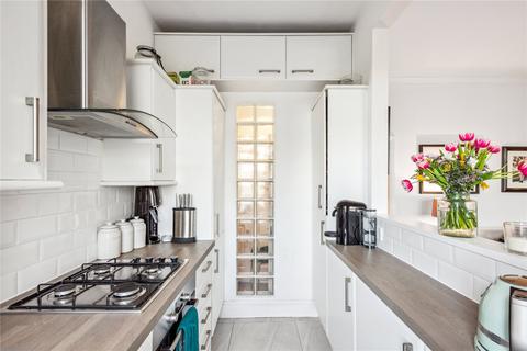 2 bedroom apartment to rent, Clapham Common West Side, London, SW4
