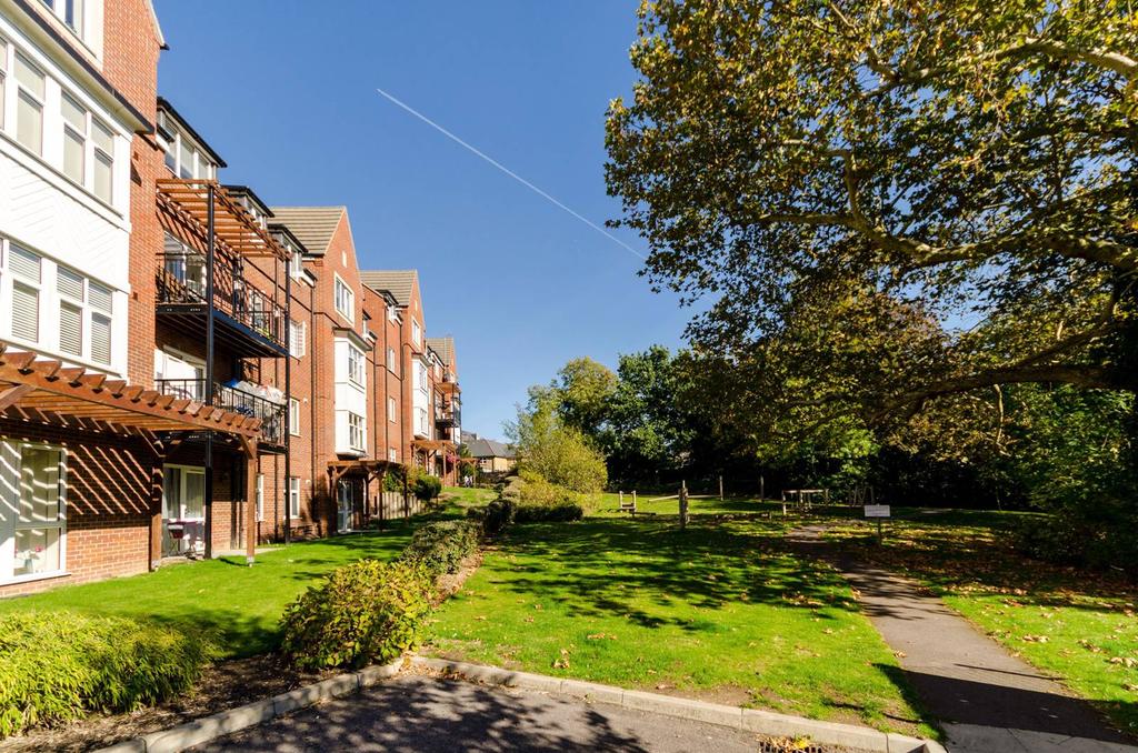 Chalfont Road, South Norwood, London, SE25 2 bed flat for sale £350,000