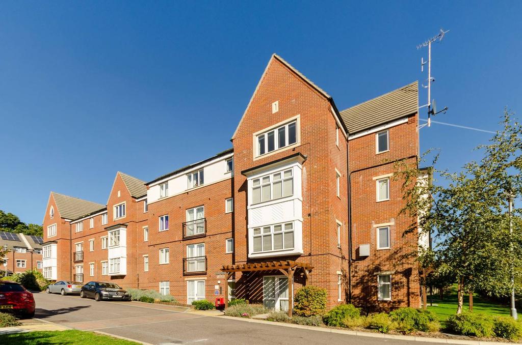Chalfont Road, South Norwood, London... 2 bed flat £350,000