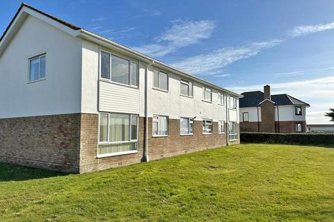 2 bedroom apartment for sale - Overstrand Crescent, Milford on Sea, Lymington, Hampshire, SO41