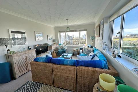 2 bedroom apartment for sale - Overstrand Crescent, Milford on Sea, Lymington, Hampshire, SO41