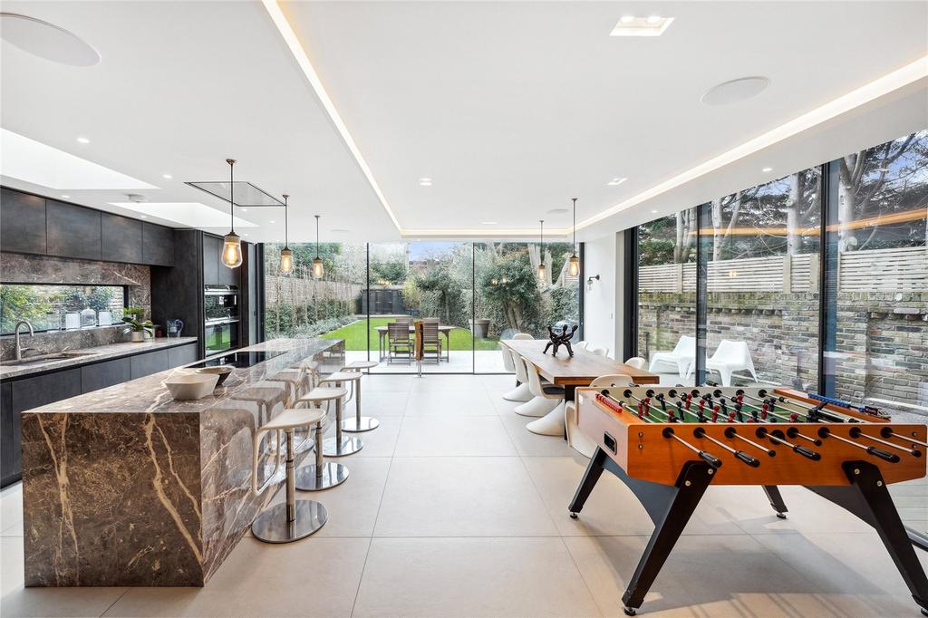 Kitchen / Dining