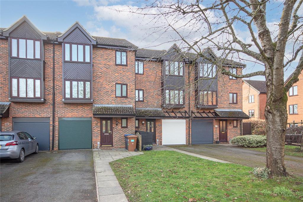 Tempsford, Welwyn Garden City, Hertfordshire 4 bed terraced house £500,000